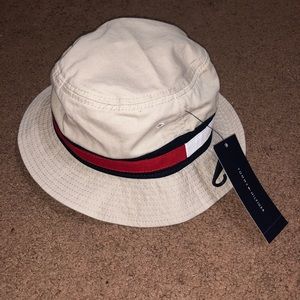 Tommy Hilfiger bucket fisher hat
